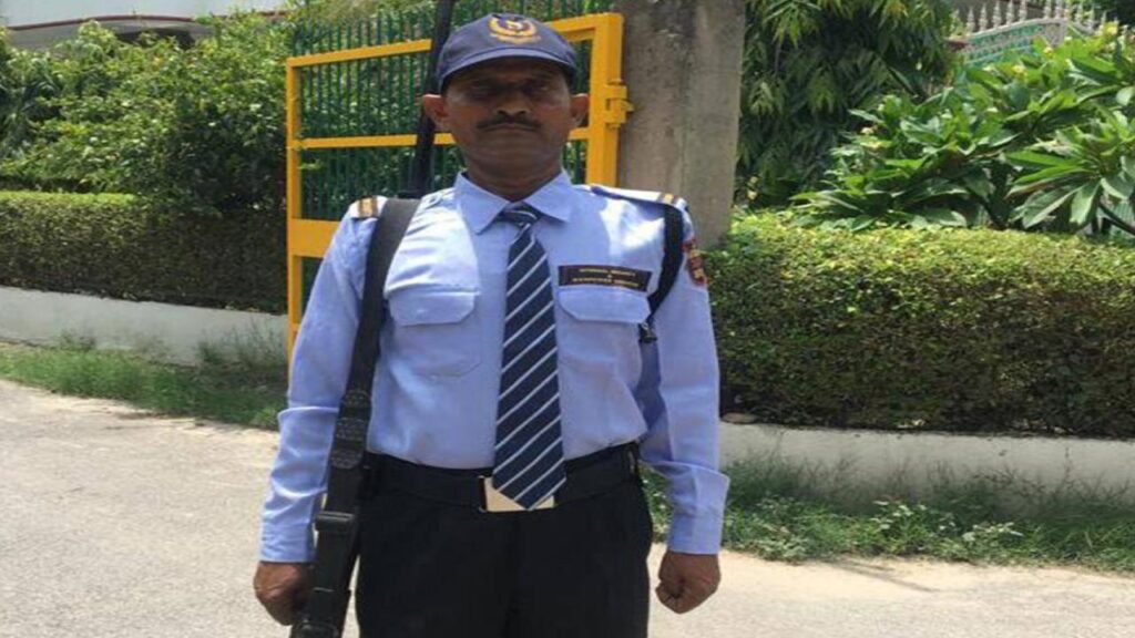 quit guard job to start company turnover of rs 1 crore